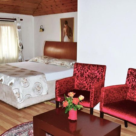 Hotel Villa Tafaj Tirana Extérieur photo