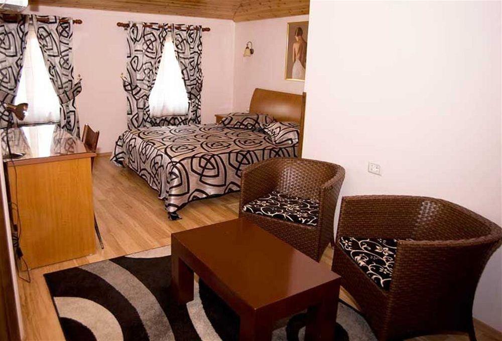 Hotel Villa Tafaj Tirana Extérieur photo